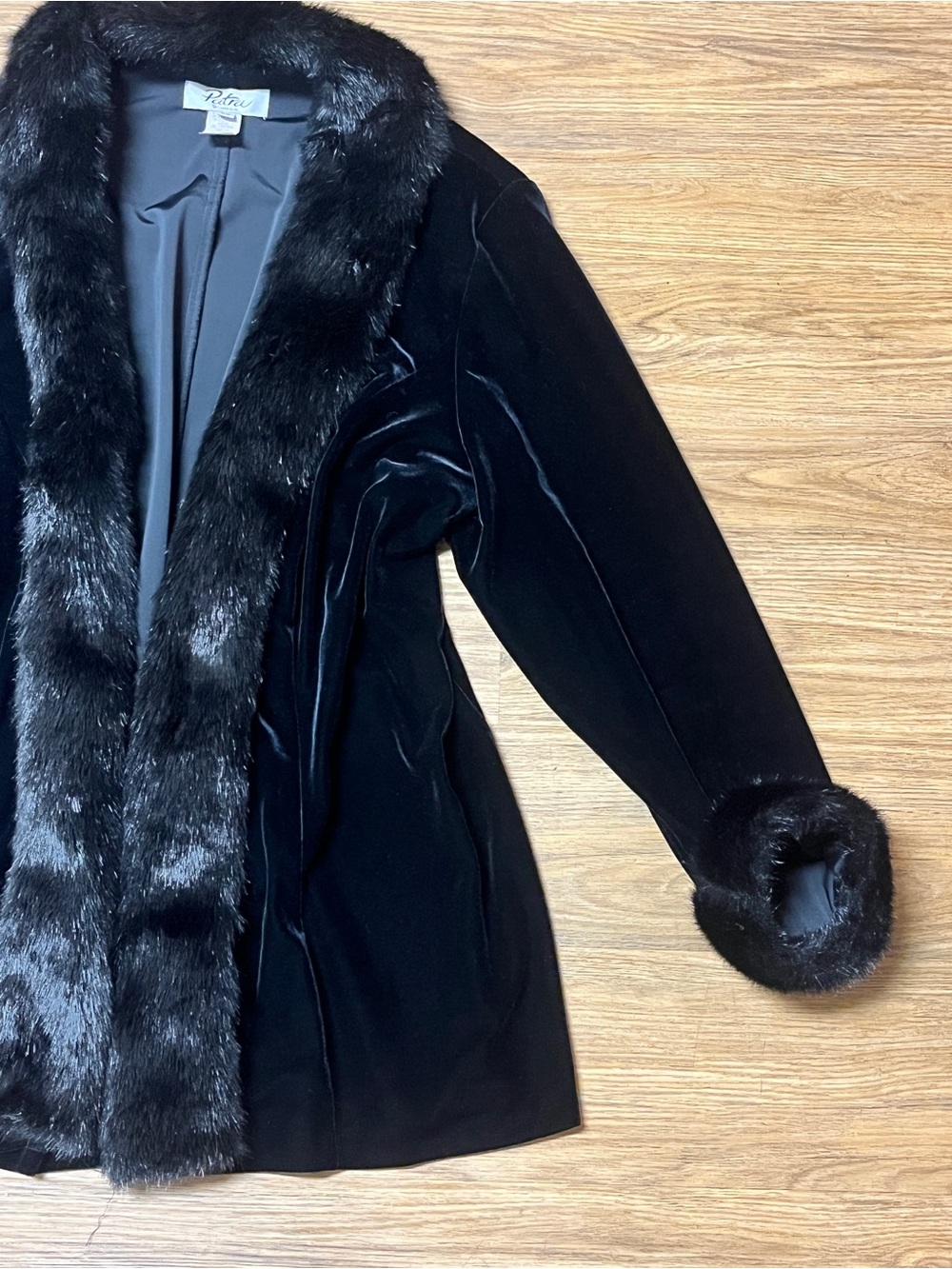 Vintage Patra Black Velvet Coat Cardigan with Faux Fur Trim Goth Witchy Glam 3X - Picture 4 of 10